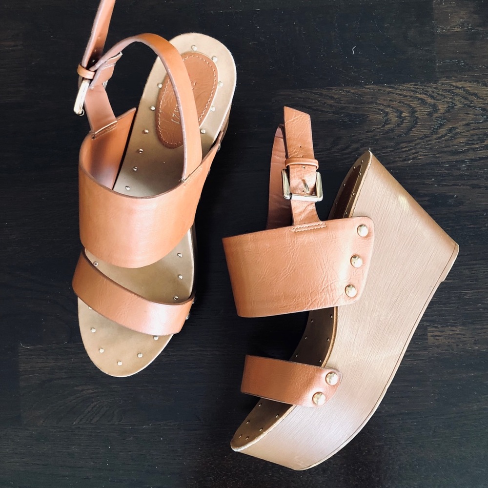 Tan Platform Sandas